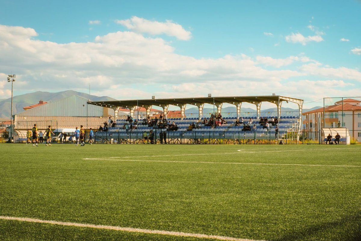 combien mesure un terrain de foot